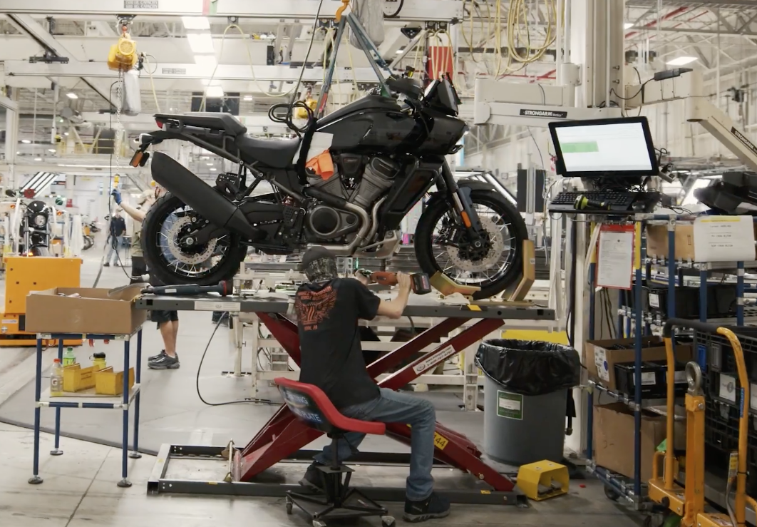 StroboX: The Future of Paint Inspection for High-Performance Motorcycles